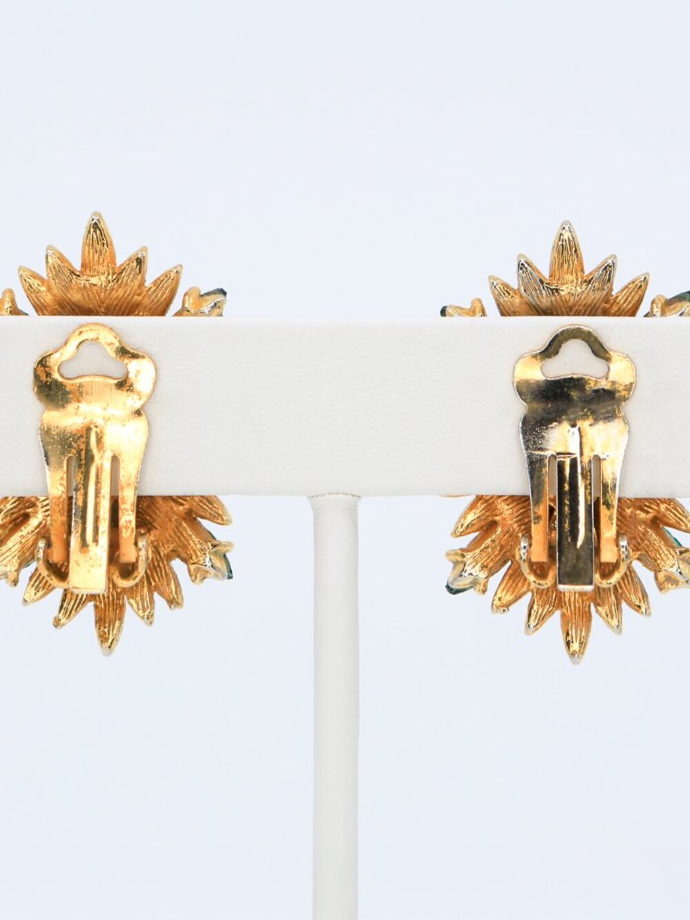 Vintage ART Arthur Pepper Renaissance Revival Brooch Clip-on Earrings Set 1960s - Picture 6 of 9